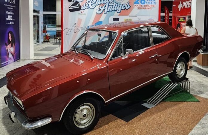 Encontro de carros antigos acontece no Shopping Oriundi