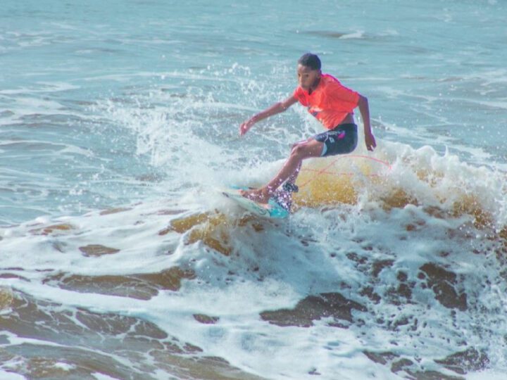 Barra do Riacho foi palco de um animado festival de surf no último final de semana