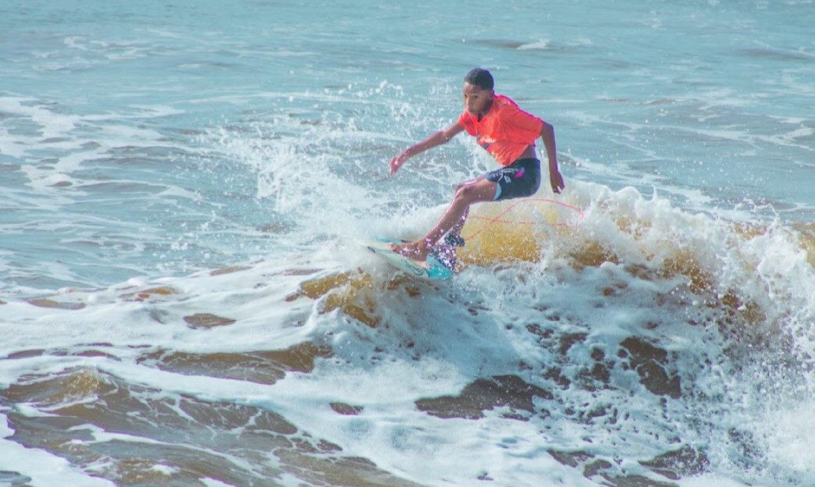 Barra do Riacho foi palco de um animado festival de surf no último final de semana