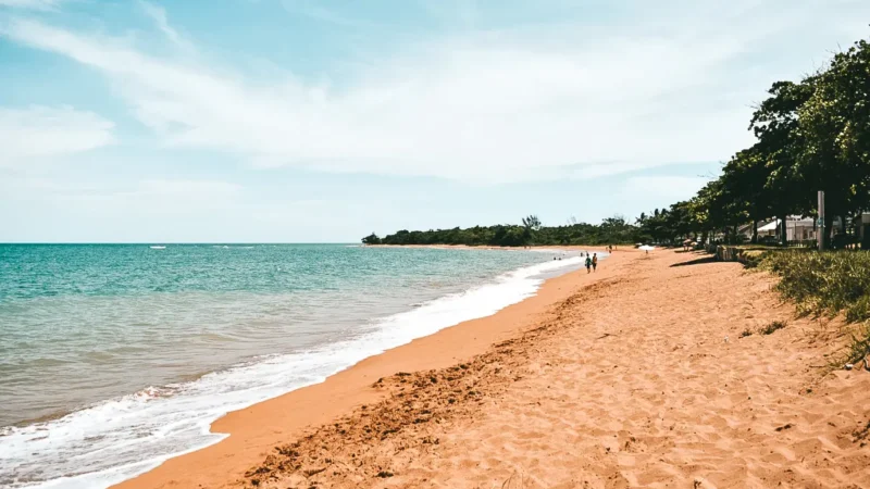 Praia do Coqueiral, em Aracruz, é Destaque em Pesquisa sobre Microplásticos