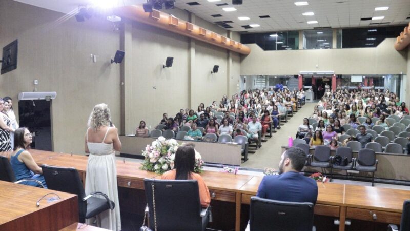 1º Seminário Municipal de Alfabetização é marcado por homenagens e reconhecimento das práticas dos professores do 1º ao 3º ano do Ensino Fundamental