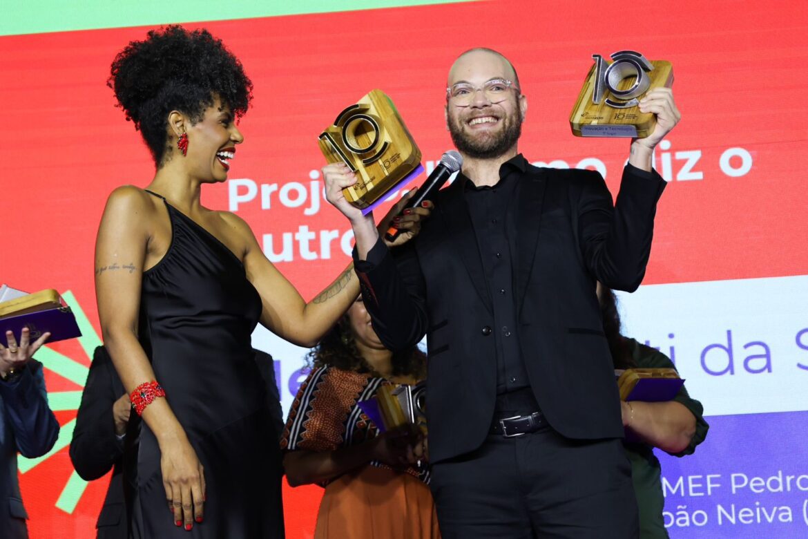 Professor de João Neiva ganha prêmio considerando o “Oscar” da Educação brasileira