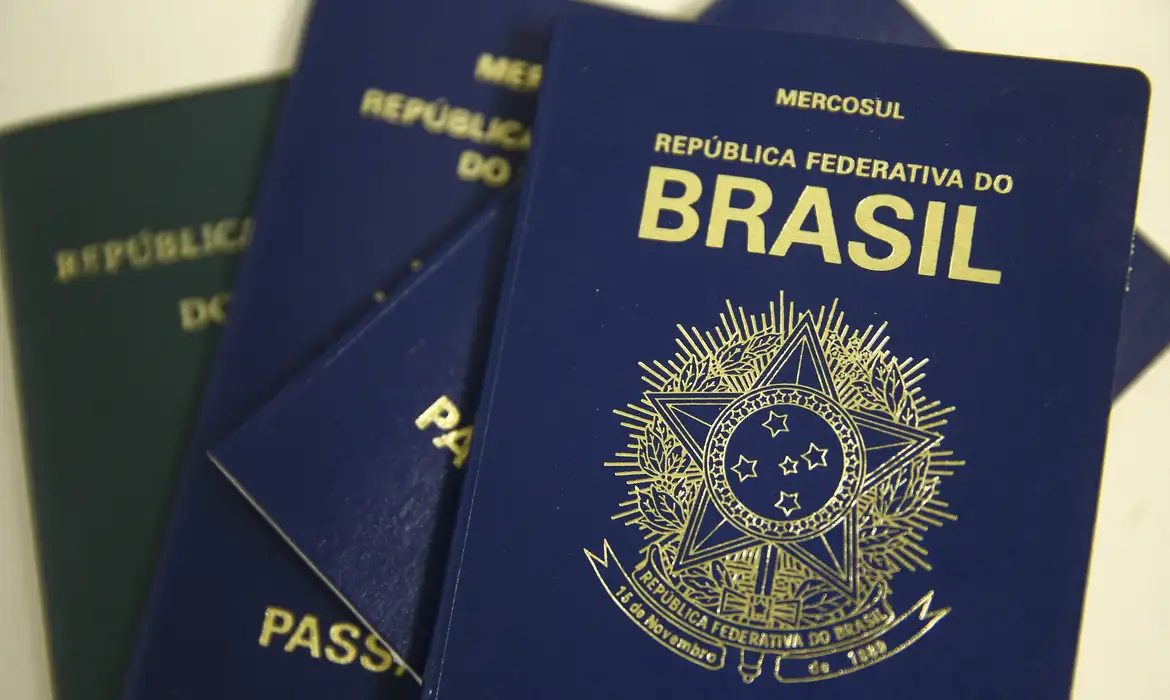 Governo Federal revisa pedido da Polícia Federal sobre aumento na taxa de emissão de passaporte